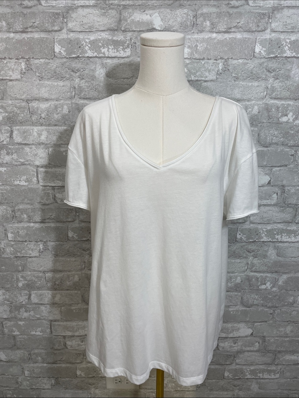 Haven Classic White V-Neck Short Sleeve Tee